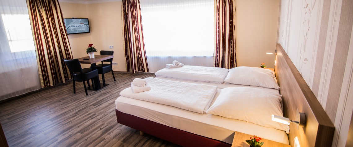 hotel heisede doppel bett zimmer